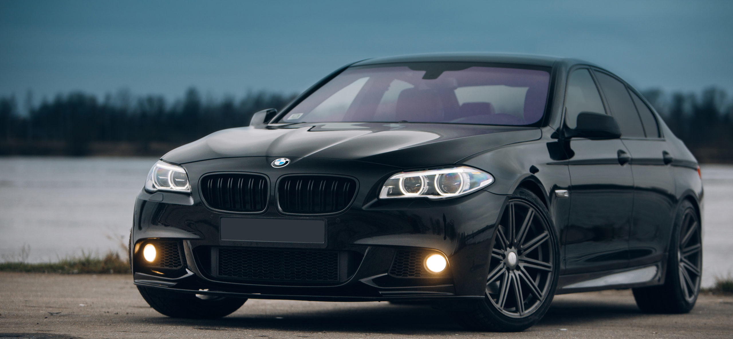 BMW 535 F10 M Performance near river